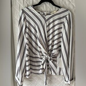 NWT Vine and Love Knot Detail Blouse